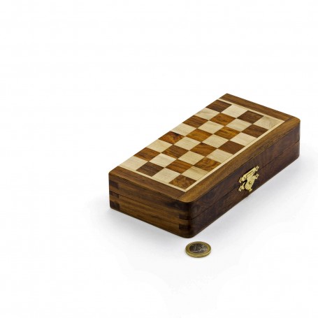 Magnetisches quadratisches Klappschspiel mit Schachfiguren und Damespiel aus Holz